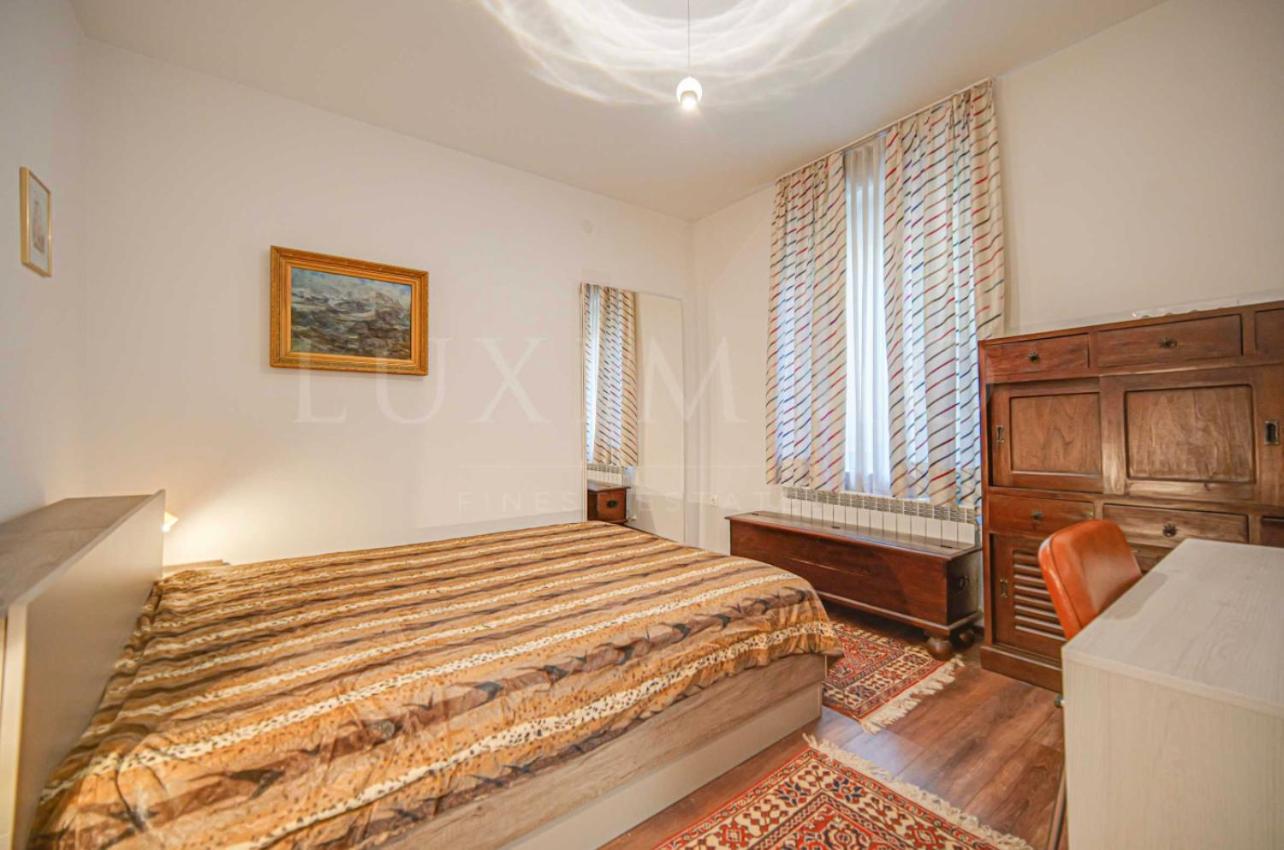A Lovely 2 Bedroom In The Heart Of Apartment *
