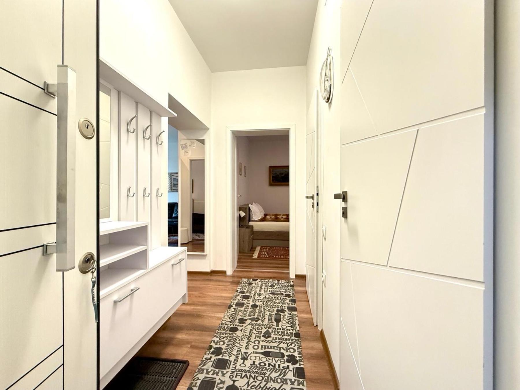 A Lovely 2 Bedroom In The Heart Of *